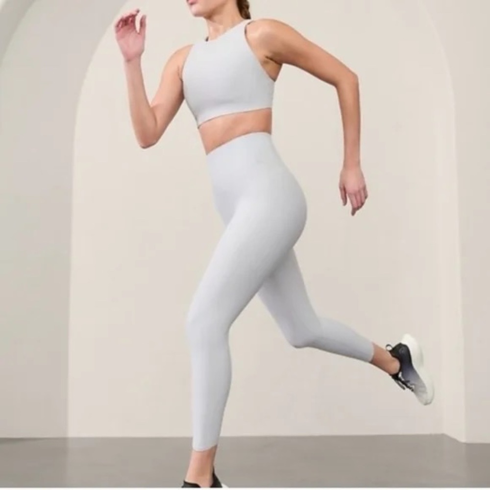 Athleta Pacesetter 7/8 Tight , Quartz Gray, Women's Size XS.